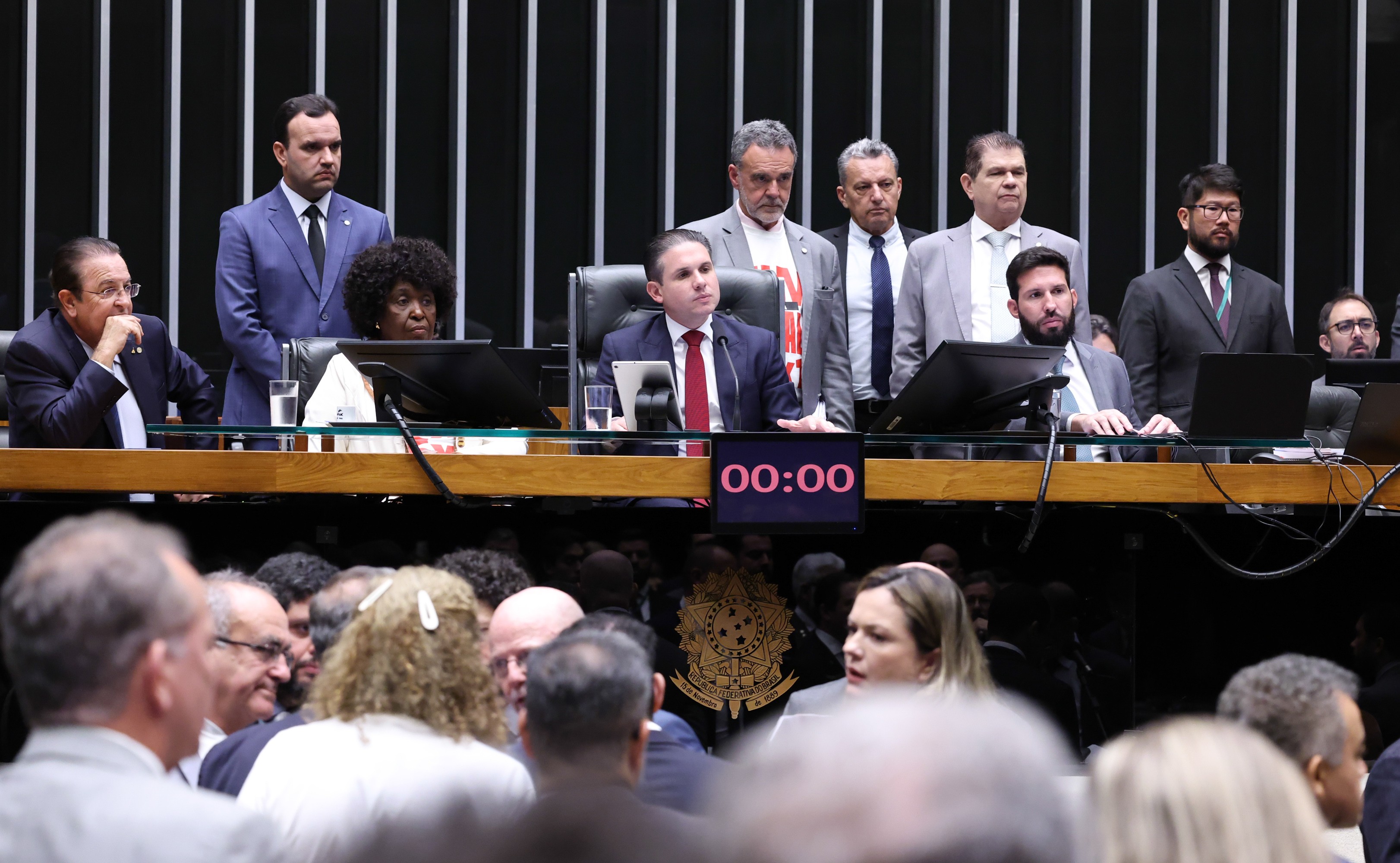 Deputados votam 1º turno da PEC da escala 6x1 no plenário da Câmara; ASSISTA
