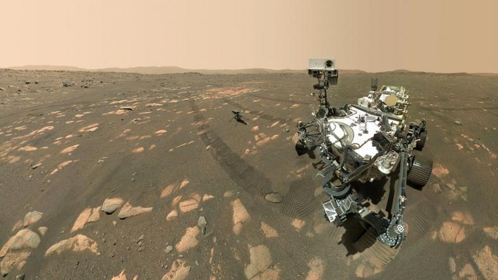 O robô Perseverance, da Nasa coleta amostras da cratera Jezero, em Marte. — Foto: Nasa/JPL/BBC