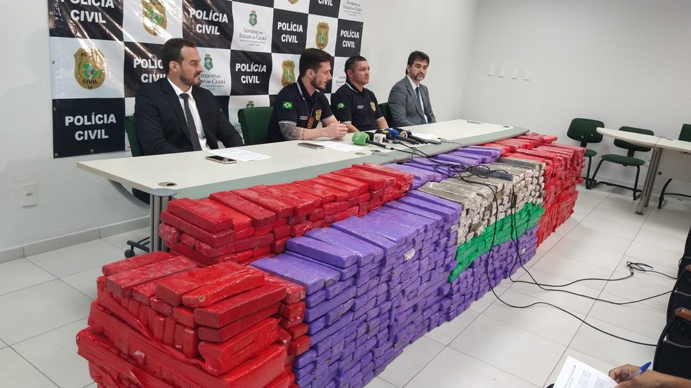 Polícia Civil divulgou os detalhes da maior apreensão de drogas do ano no Ceará em coletiva realizada nesta segunda-feira (2), em Fortaleza. — Foto: Davi César/ SVM