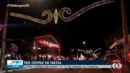 Cortejo percorre avenida da capital em desfile de natal