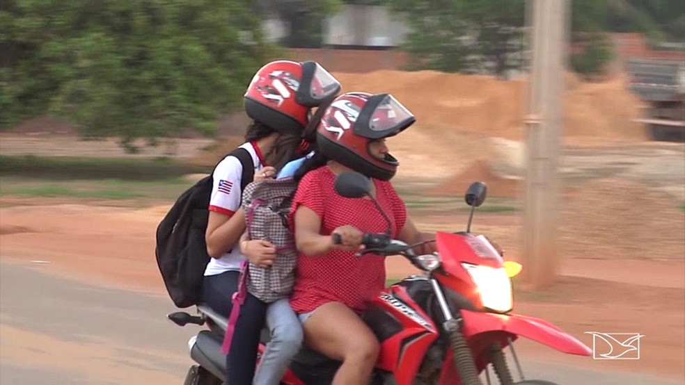 Motocicletas e desrespeito à natureza.