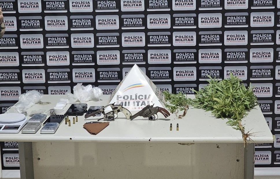 Dois foragidos da justiça, um deles com mais de 20 passagens, são presos em Pirapora; PM apreendeu armas