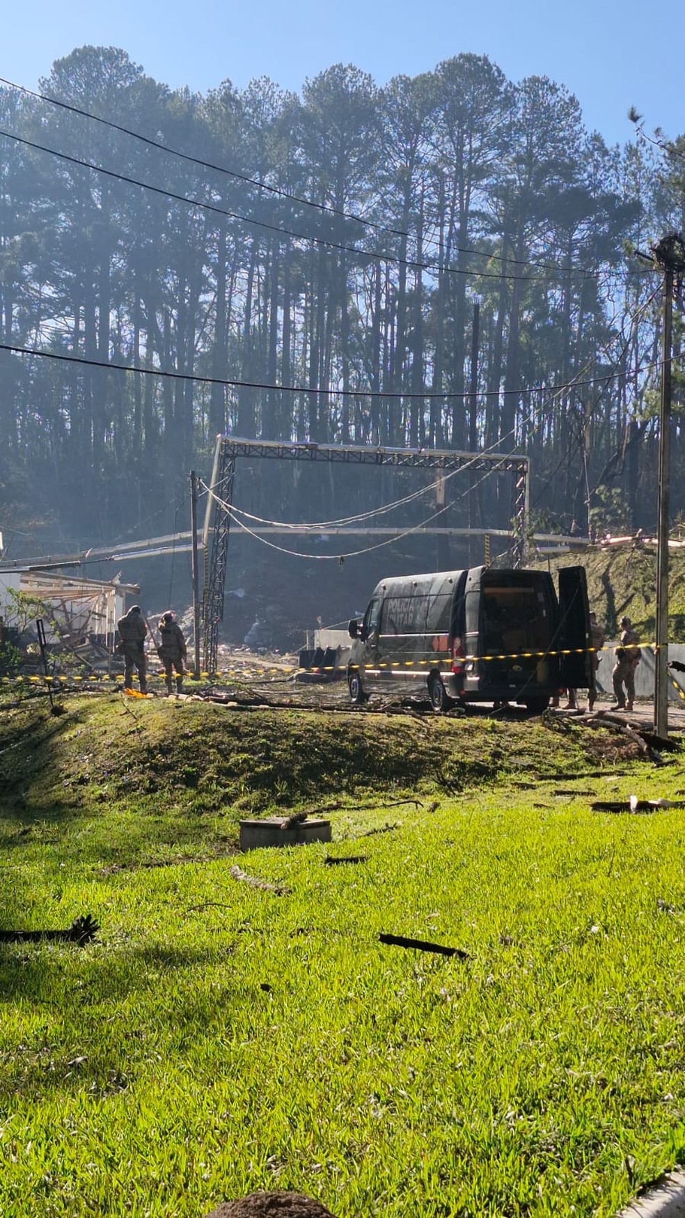 Imagens internas da empresa Enaex mostram área da explosão destruída — Foto: Corpo de Bombeiros
