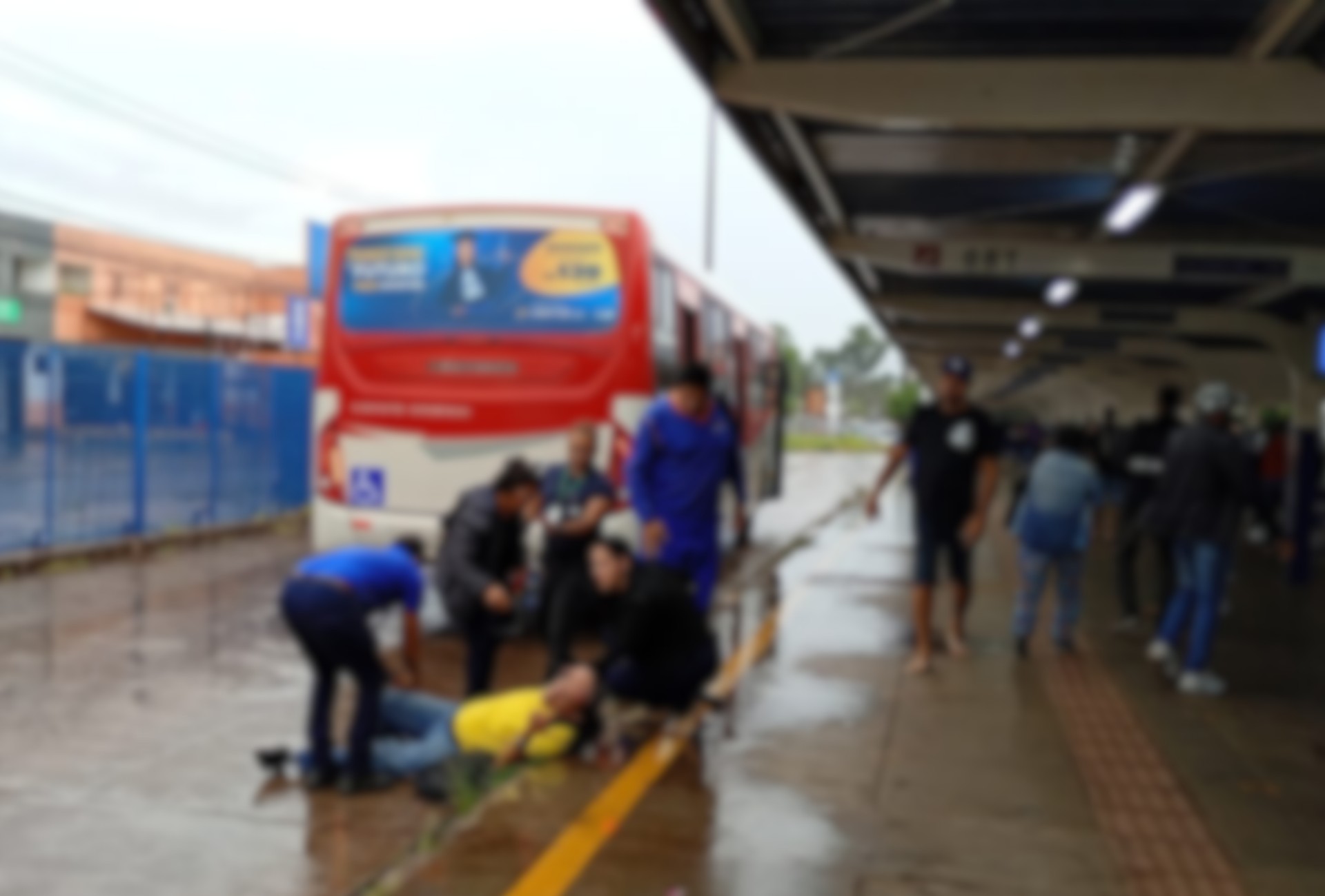 Passageiro fica ferido após acidente com ônibus em terminal de Campo Grande