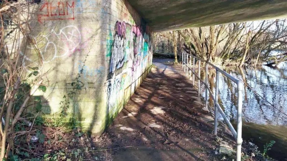 Uma das meninas foi atacada em uma passagem subterrânea ao lado do rio Avon. — Foto: CPS via BBC