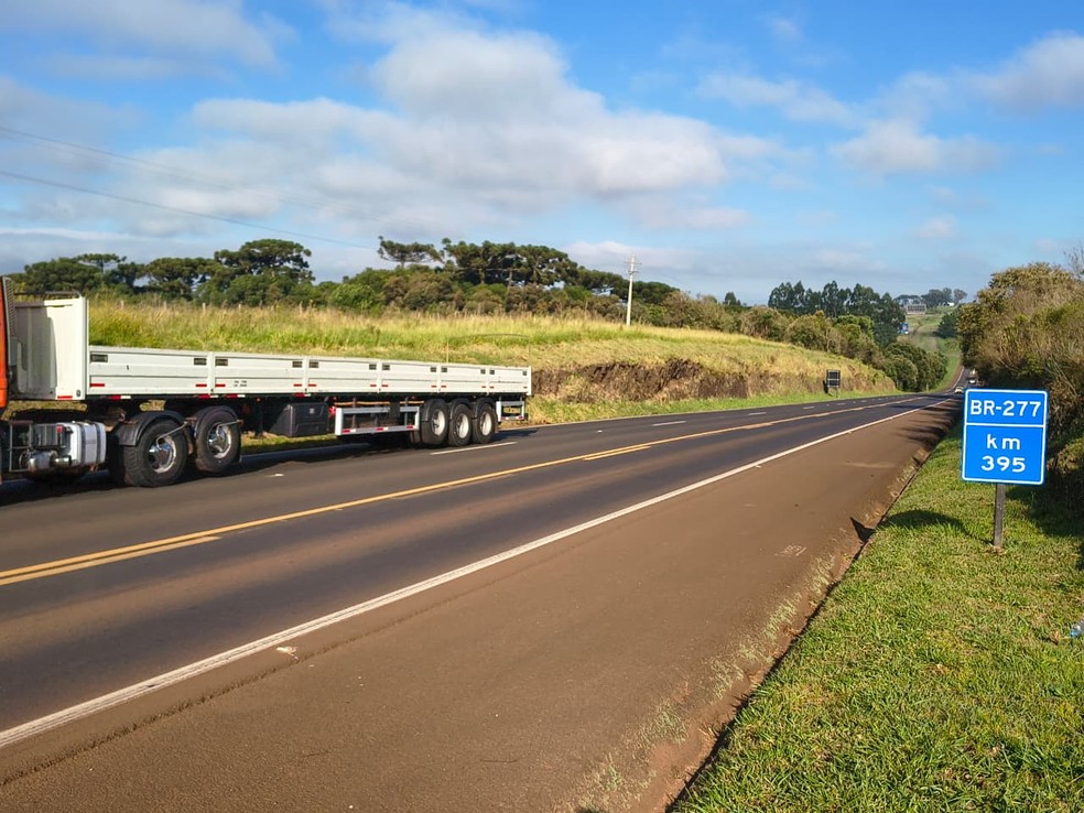 Acidente aconteceu na BR-277 — Foto: Eduardo Andrade/RPC