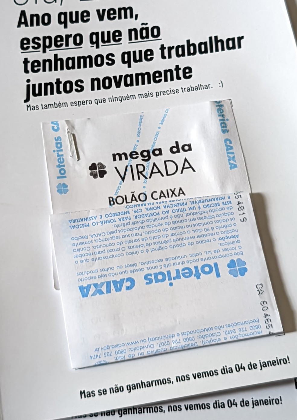 Cada colaboradora recebeu um bilhete da Mega da Virada — Foto: Exorde/Divulgação