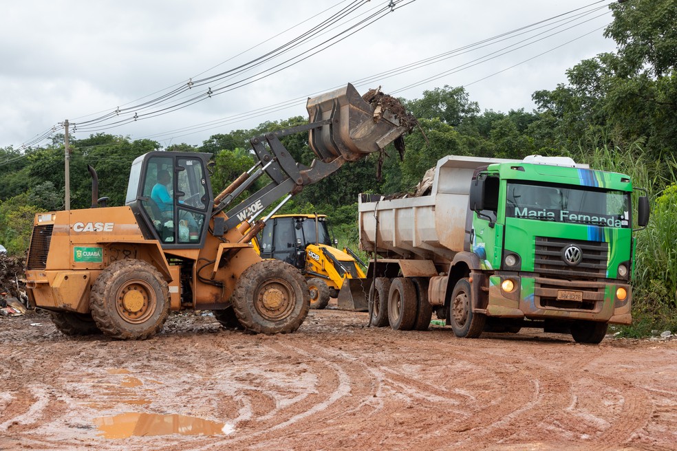 2025-03-13-13-57-088a1076-67d31c8e6dffb Cerca de 700 toneladas de lixo irregular são retiradas de terrenos em 7 bairros de Cuiabá