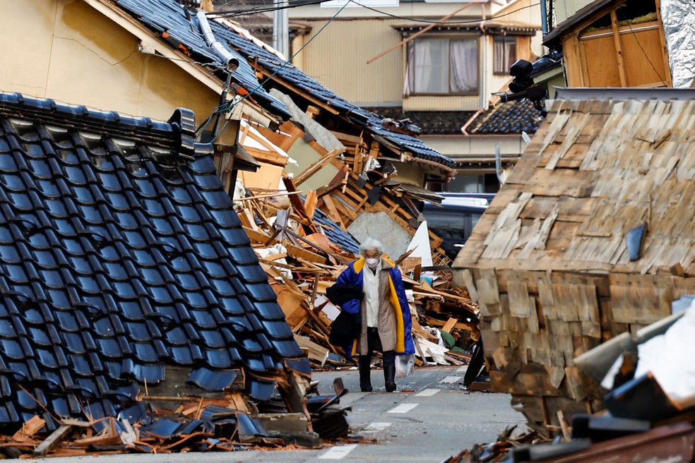 Com mais de 100 mortes e dezenas de desaparecidos, Japão continua resgate de vítimas de terremoto | Mundo | G1