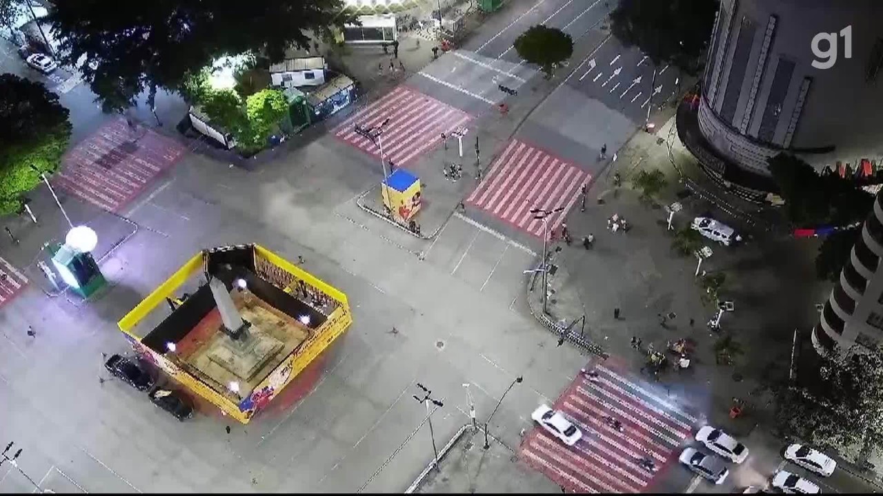 Praça Sete em 6 horas: veja como o coração do Carnaval de BH se transforma