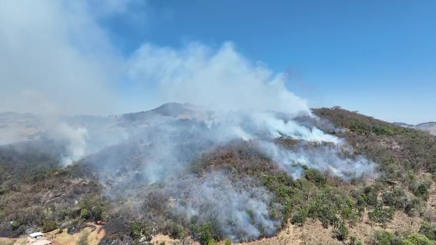 Queimada em Socorro tem novos focos e atinge 60 mil m² de área de preservação ambiental 