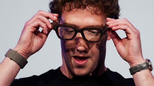 Meta apresenta novos óculos, mas falhas roubam a cena em evento e Zuckerberg culpa Wi-Fi  - Falhas de conexão e respostas desencontradas da IA arrancaram risadas da plateia e colocaram Zuckerberg em situação constrangedora.
