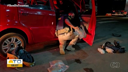 PRF encontra 15 kg de droga skunk escondida no painel de carro em Araguaína