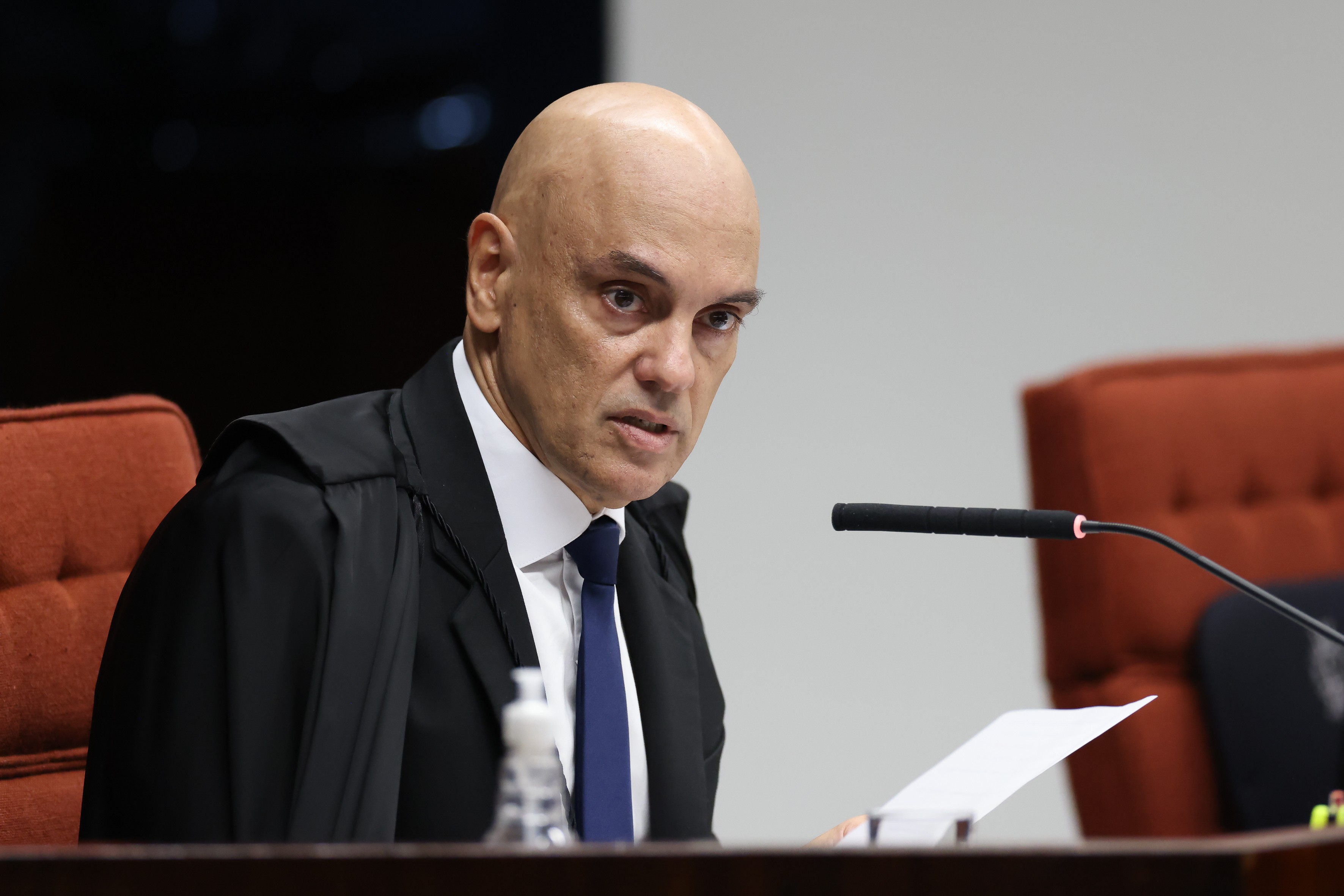 Apesar de decisão da Câmara, Moraes vota para manter processo contra Ramagem por três crimes