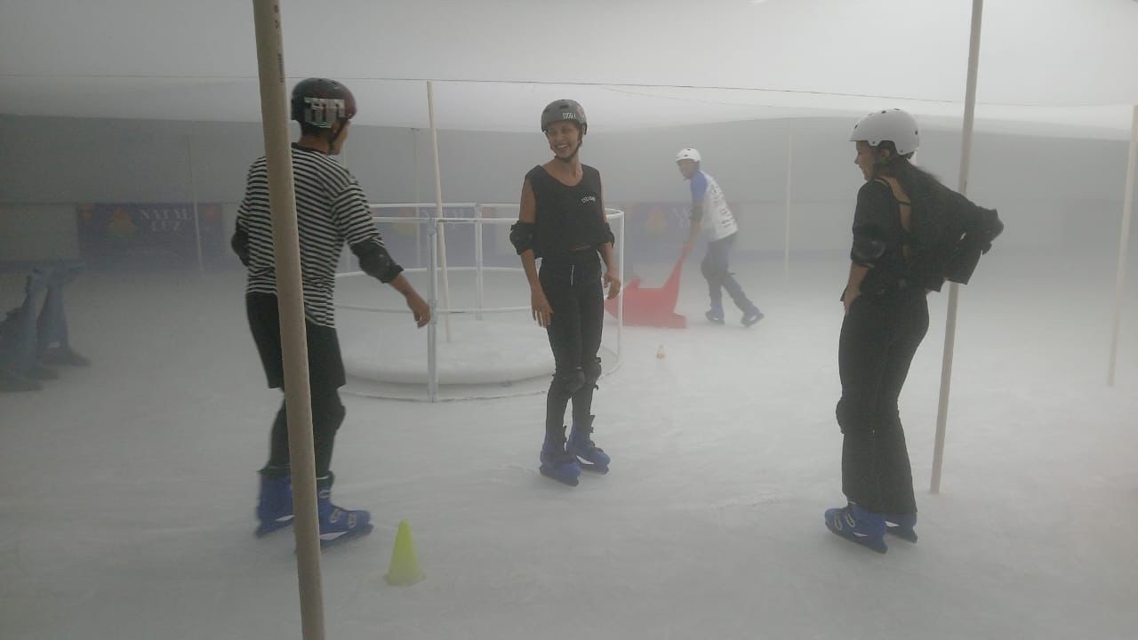 Pista de patinação no gelo na orla de Petrolina começa a funcionar nesta terça-feira 