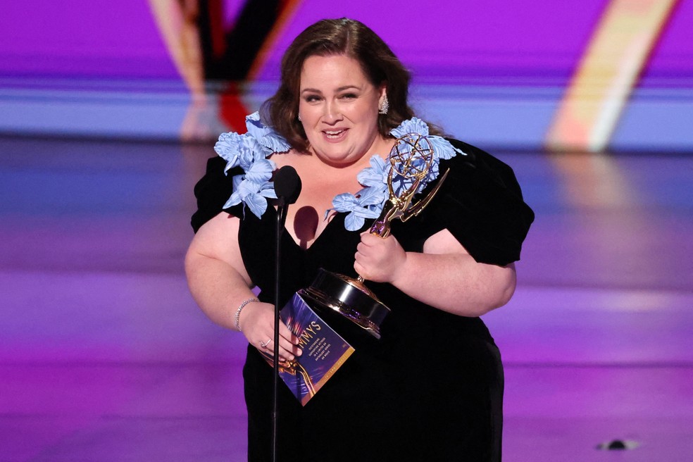 Jessica Gunning recebe o Emmy 2024 como atriz coadjuvante em minissérie por 'Bebê Rena' — Foto: Mario Anzuoni/Reuters