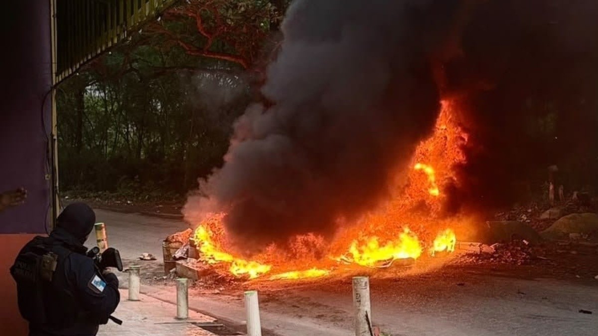 Operação da PM na Vila Aliança tem tiroteio, barricadas em chamas e apreensão de fuzil e granada
