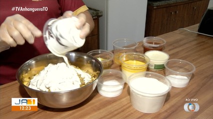 Chefe de cozinha ensina como preparar uma torta de frango