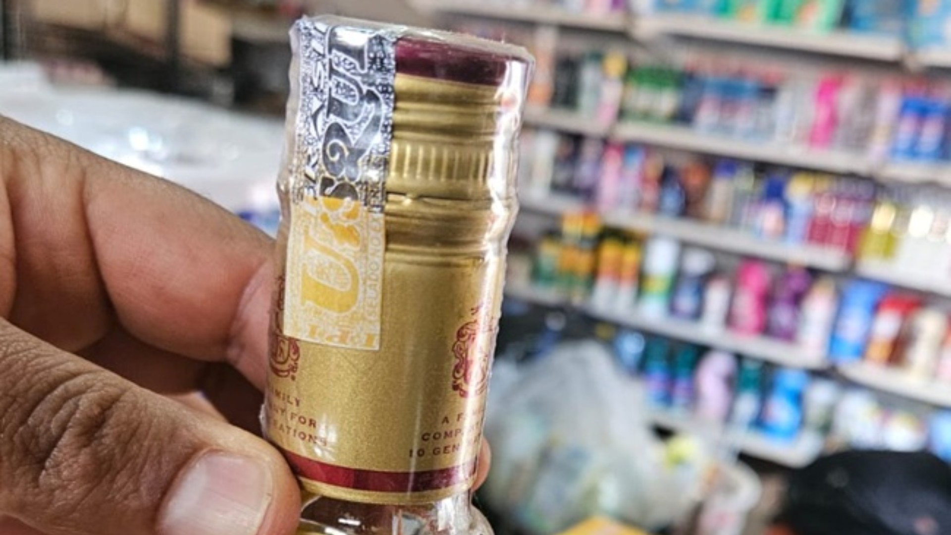 Mercearia é interditada por vender bebidas alcoólicas falsificadas e fora da validade