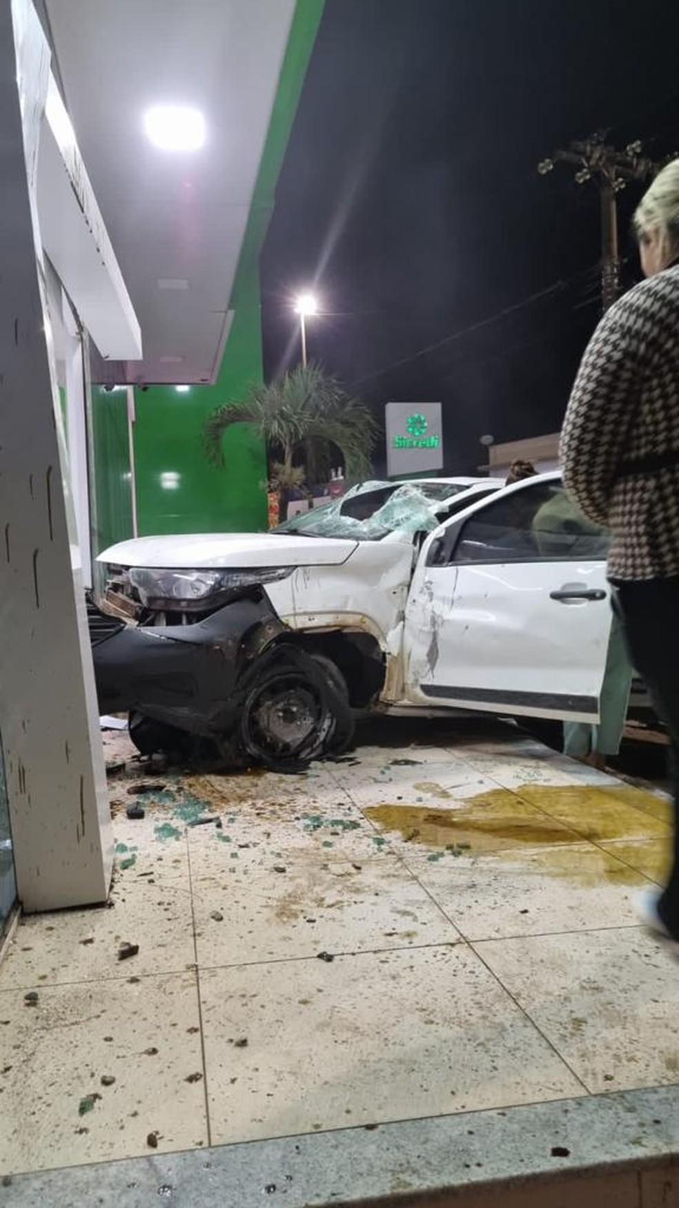 Segundo a Polícia Militar, o motorista tinha sinais de embriaguez — Foto: Reprodução