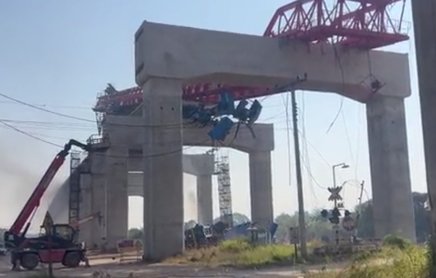 Ao menos 12 morrem após guindaste cair sobre um trem na Tailândia
