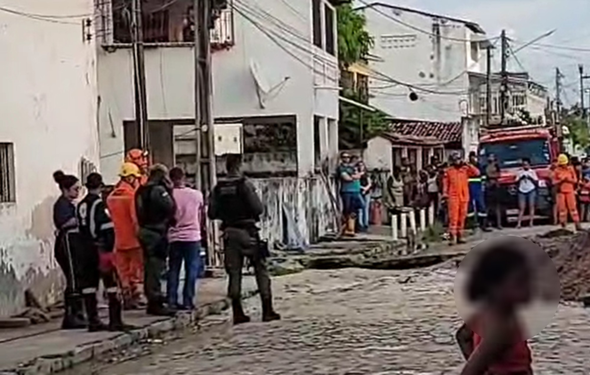 Trabalhador morre soterrado dentro de buraco cheio de lama durante obra em Itamaracá