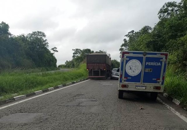 Corpo de homem é encontrado às margens de rodovia em Feira de Santana;  carro abandonado também foi achado | Bahia | G1