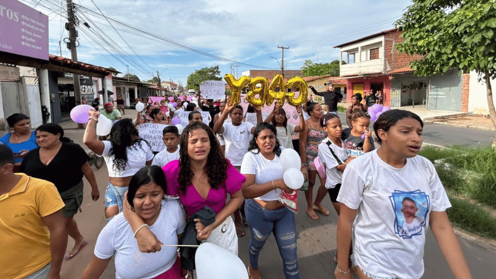 'Não nos calaremos': emocionados, familiares de jovem atropelada e morta em Timon (MA) fazem manifestação