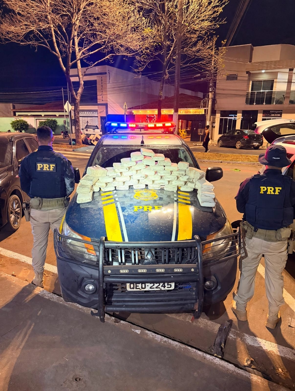 PRF apreende 53 kg de drogas escondidos dentro de painel de carro em Altamira