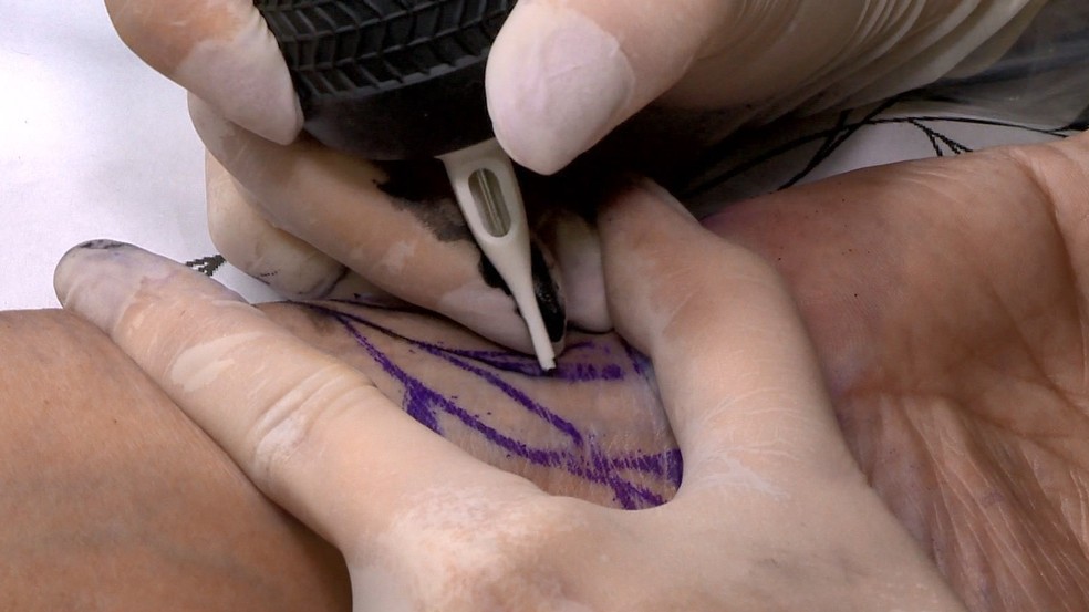 Homem que trabalhava como tatuador no Amapá foi indiciado por 'riscar' adolescentes — Foto: Reprodução/TV Gazeta