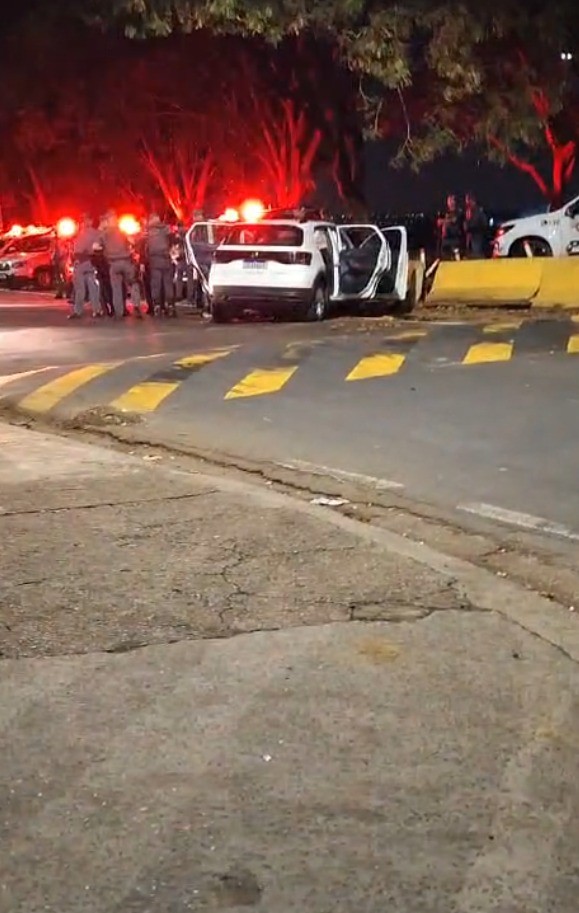 Suspeito de roubo é internado com ferimentos graves após bater carro durante fuga em Campinas