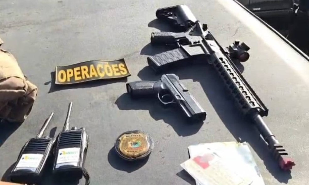 Armas foram apreendidas durante ação contra suspeitos — Foto: Divulgação