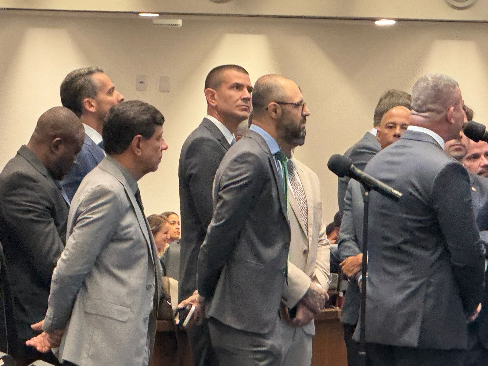 Em eleição contestada e sem concorrentes, Douglas Ruas é eleito presidente da Alerj; deputado não deve assumir governo do RJ