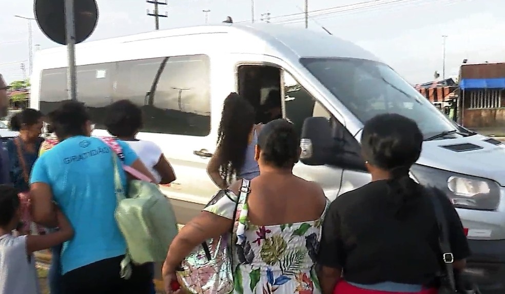 Passageiros recorrem ao transporte alternativo durante a greve dos rodoviários da Grande Ilha de São Luís — Foto: Reprodução/TV Mirante