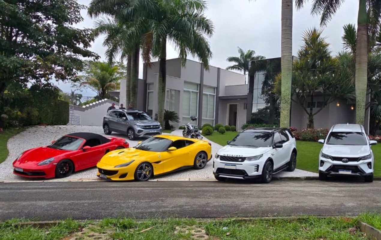 Operação Nexus: Gaeco apreende carros de luxo, celulares e mais de R$ 100 mil em dinheiro em Itatiba