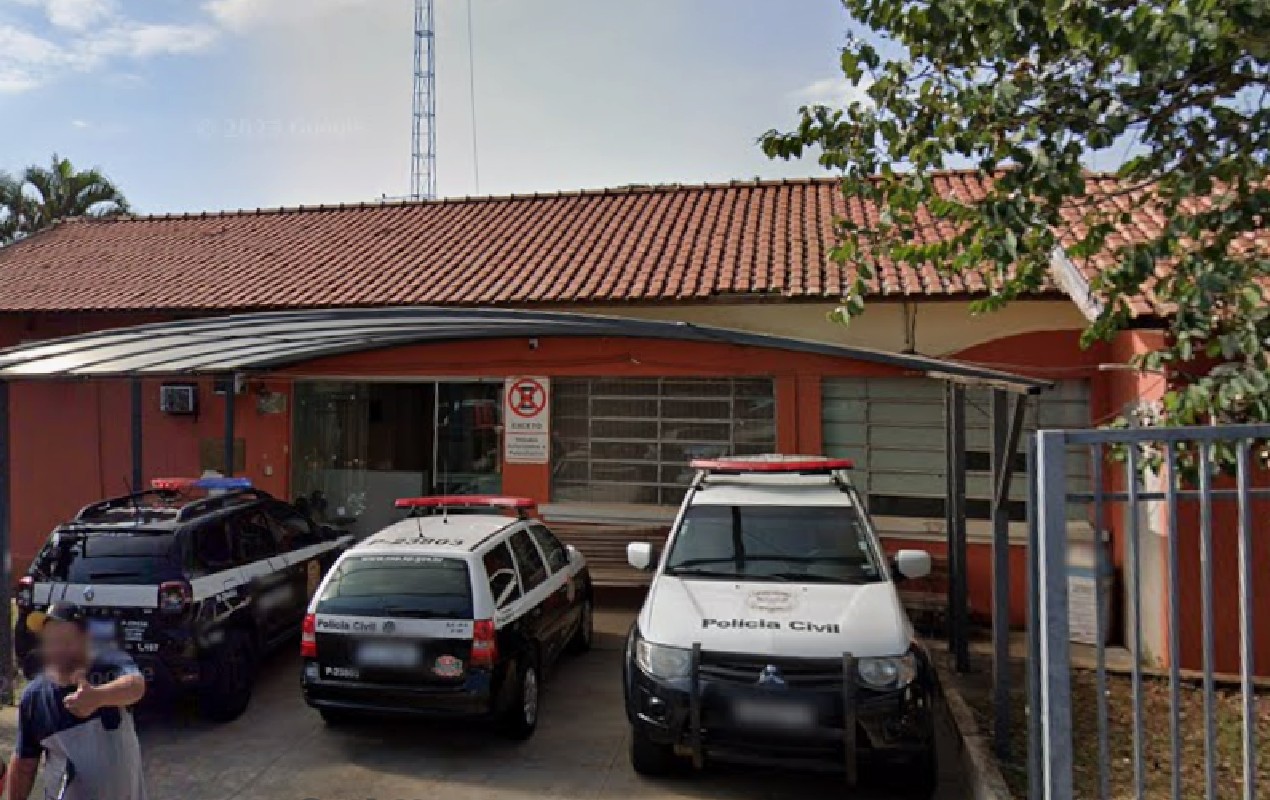 Homem é esfaqueado após briga com o atual namorado