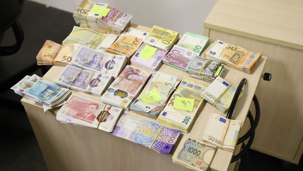 PF apreendeu R$ 1,1 milhão em moeda estrangeira na Operação Sem Refino — Foto: Divulgação