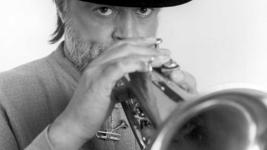 Chuck Mangione, compositor e trompetista, morre aos 84 anos - Músico de jazz, conhecido pelo sucesso 'Feels So Good', venceu dois Grammys e gravou mais de 30 álbuns ao longo de sua carreira.
