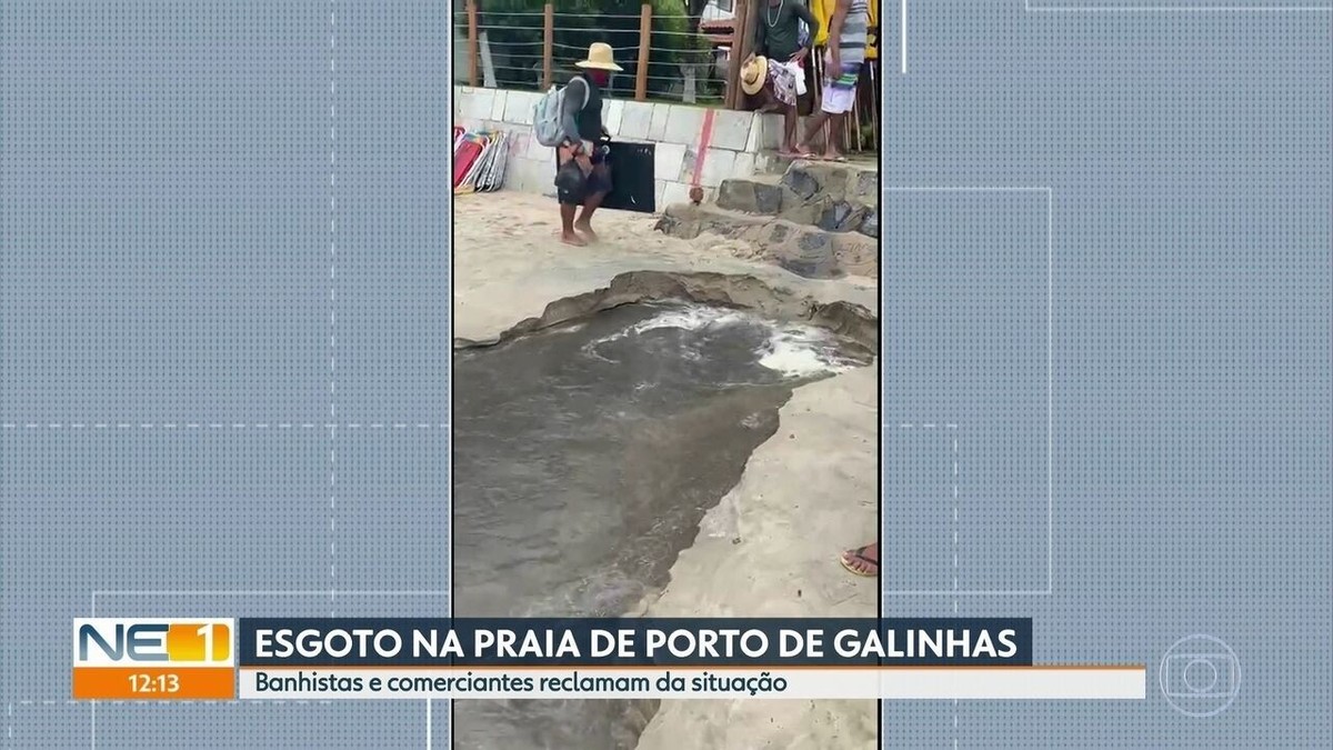 Esgoto invade praia de Porto de Galinhas em direção ao mar