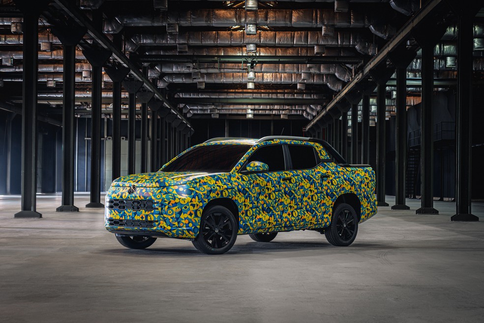 Volkswagen mostra picape Tukan ainda disfarçada — Foto: Divulgação / VW