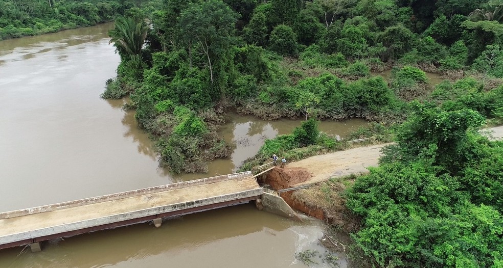 Ponte sobre RO-259 está interditada desde de 2019 após desmoronamento — Foto: Rede Amazônica/Reprodução