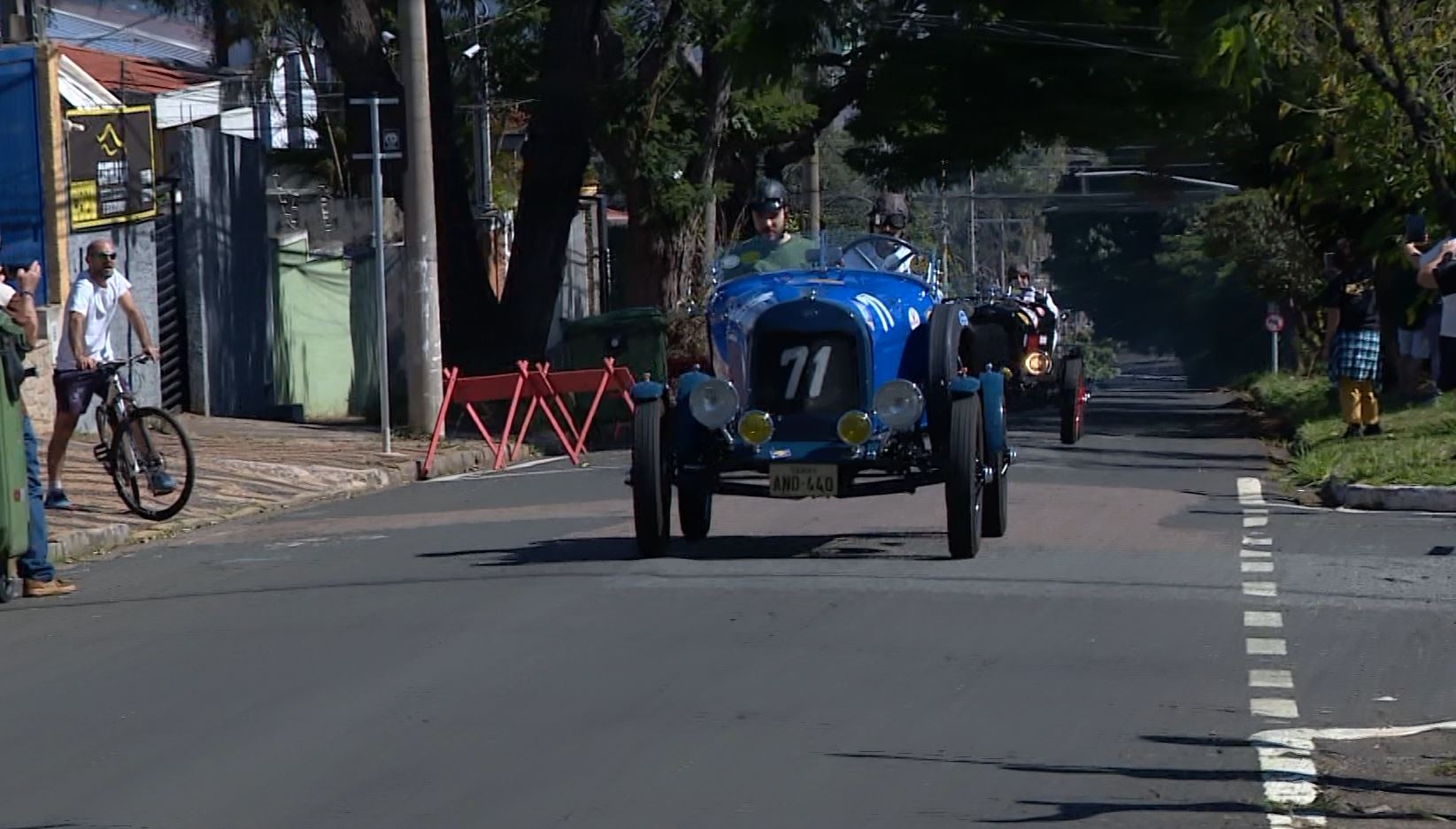 Antigomobilismo? Corrida de carros antigos em circuito de rua resgata tradição da década de 1930 no interior de SP; VÍDEO