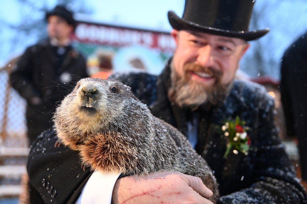 Dia da Marmota Animal preve mais 6 semanas de inverno nos EUA que enfrentam forte nevasca Mundo G1