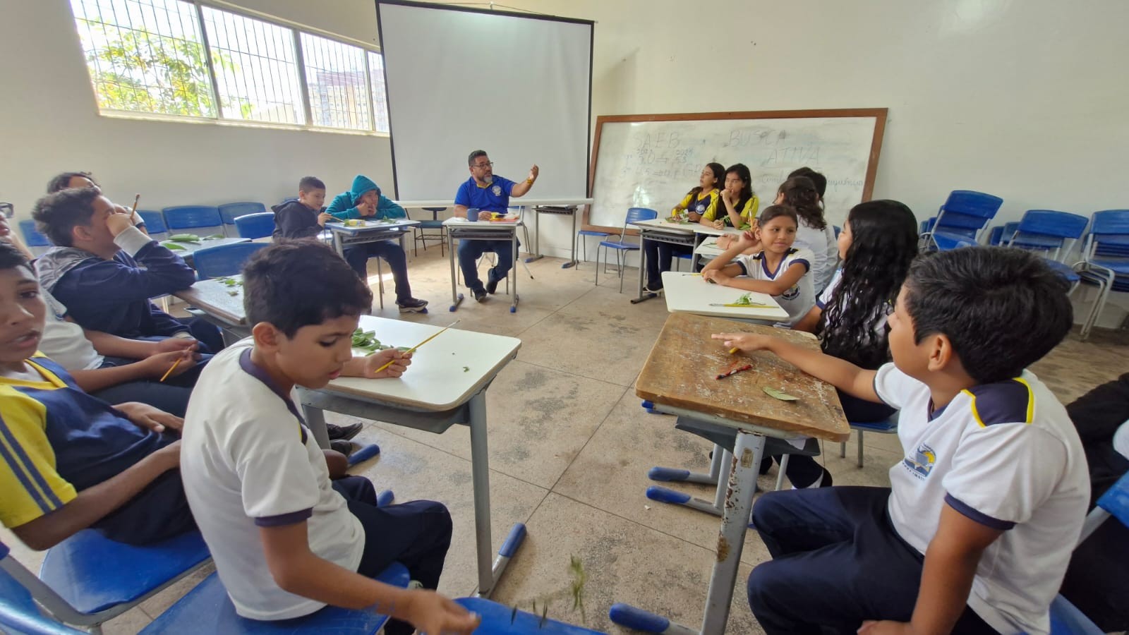 Cultura ancestral amazônica é abordada em oficina com alunos de escola estadual em Santarém