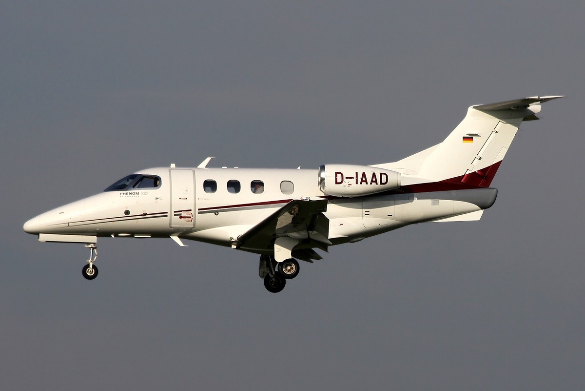 Jatinho que saiu da pista em Santos Dumont é um dos menores da Embraer e tem modelo que pousa sozinho; conheça