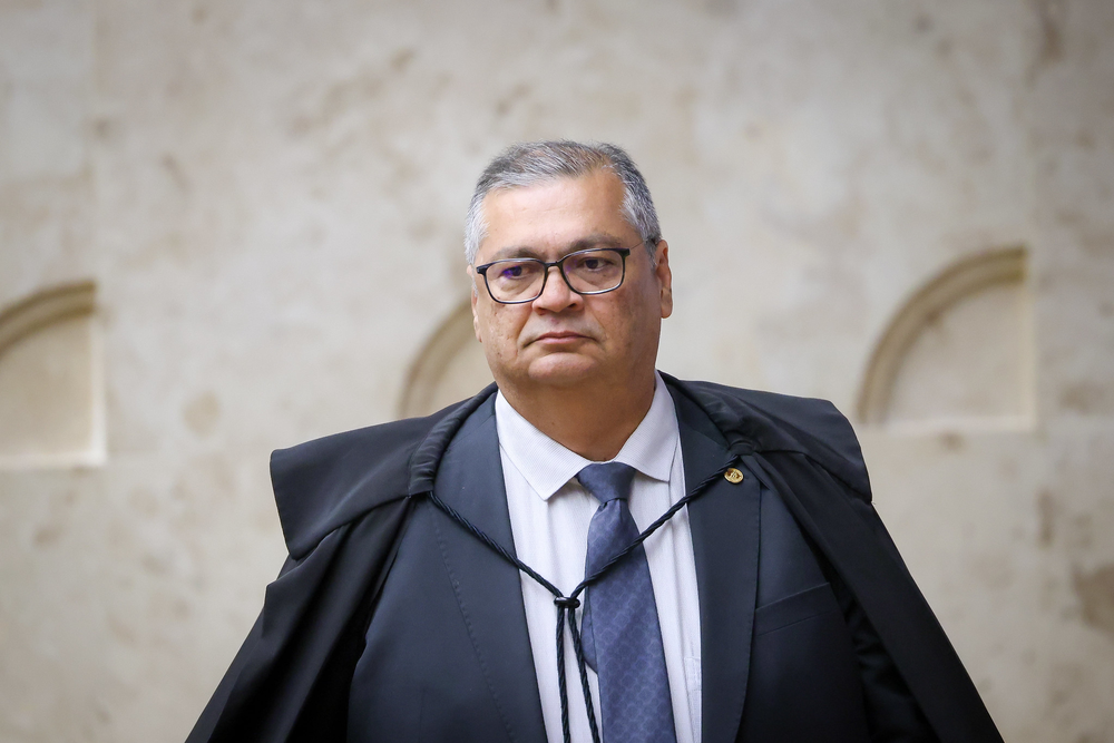 Flávio Dino cancela ida ao Fórum de Lisboa após sofrer acidente doméstico no pé