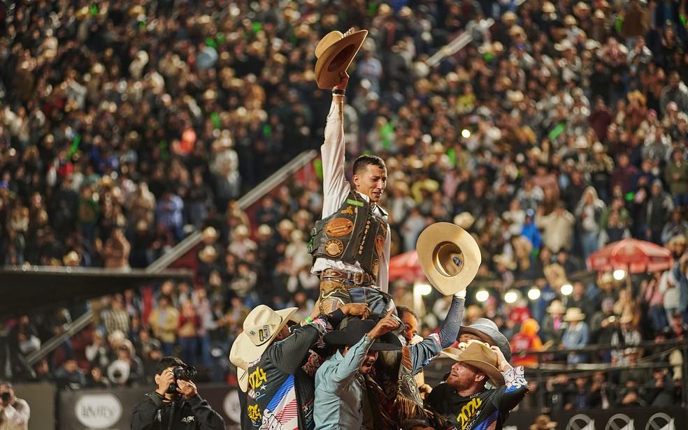 Everton Natan da Silva, de Viradouro (SP), vence o Rodeio Internacional de Barretos na Festa do Peão 2024 — Foto: Érico Andrade/g1