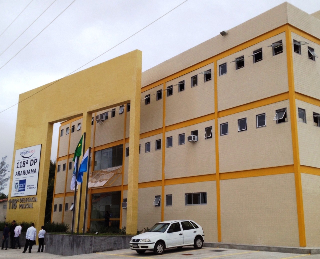 Promotor de Justiça atira contra cachorro após cão avançar na filha em Araruama