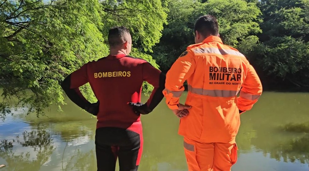 Bombeiros fazem buscas no Rio Mossoró — Foto: Divulgação