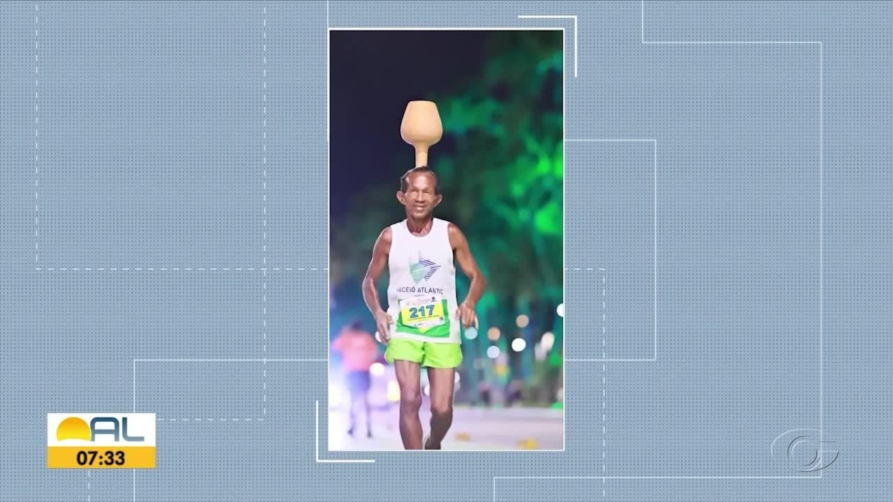 Homem viraliza ao correr com botijão de gás na cabeça pela orla de Maceió